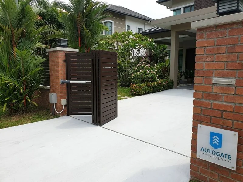 Trackless Folding Autogate Installation project 3