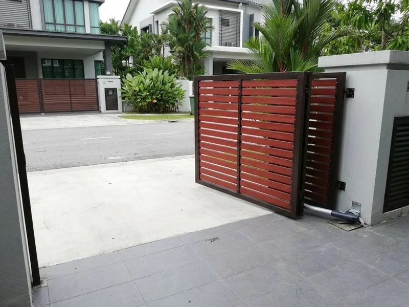 Trackless Folding Autogate Installation project 1